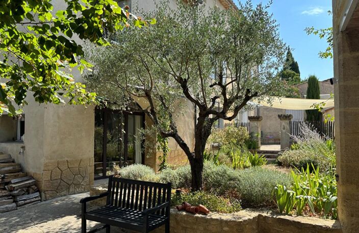 Maison ancienne rénovée avec jardin et piscine — photo 2