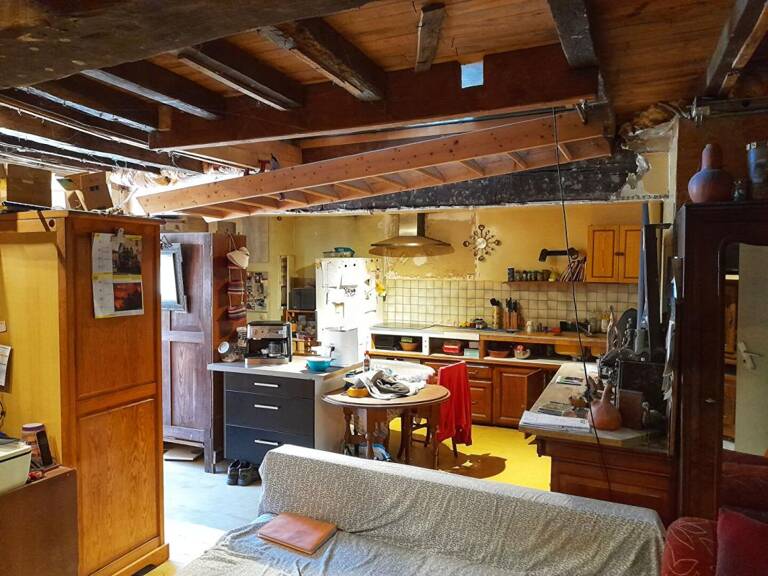 Maison de village à réhabiliter avec fort potentiel — photo 1