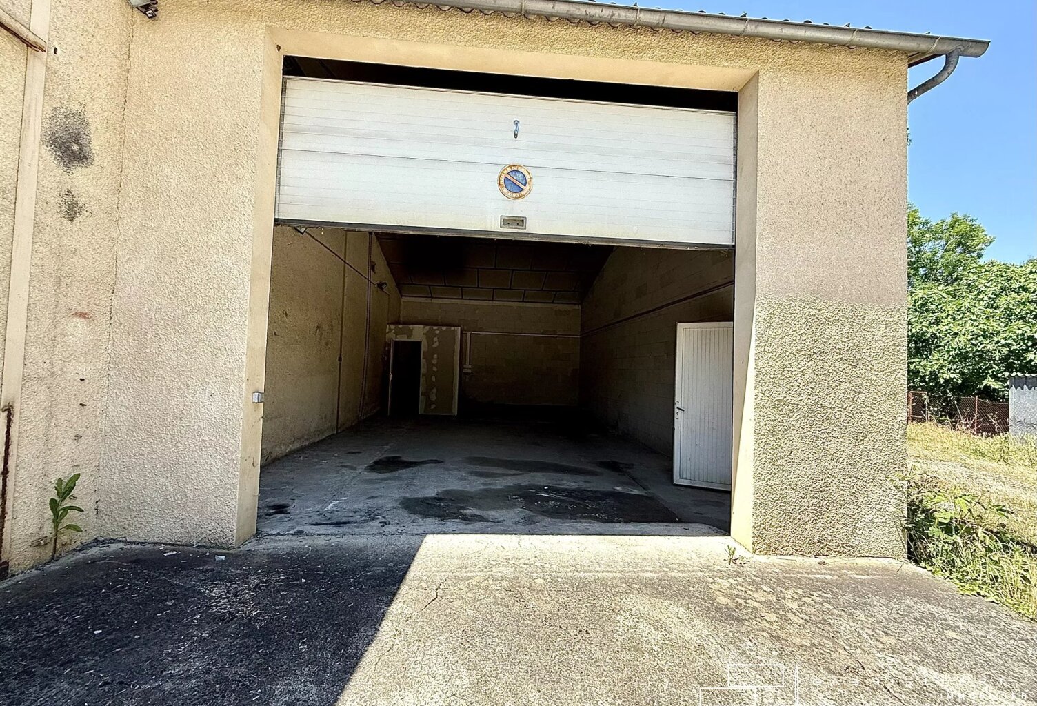 Local commercial — photo 1
