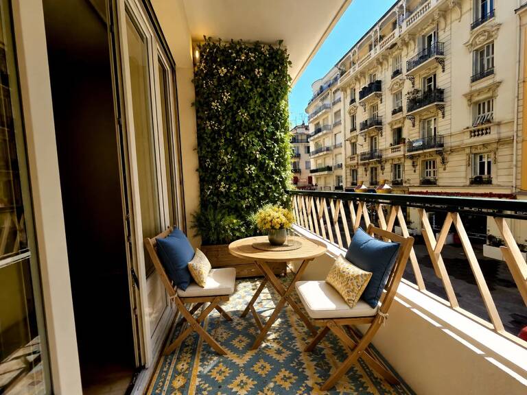 CALME en CARRÉ D’OR | 3 PIÈCES 71m2 RÉNOVÉ 3 Min DE LA MER AVEC — photo 1