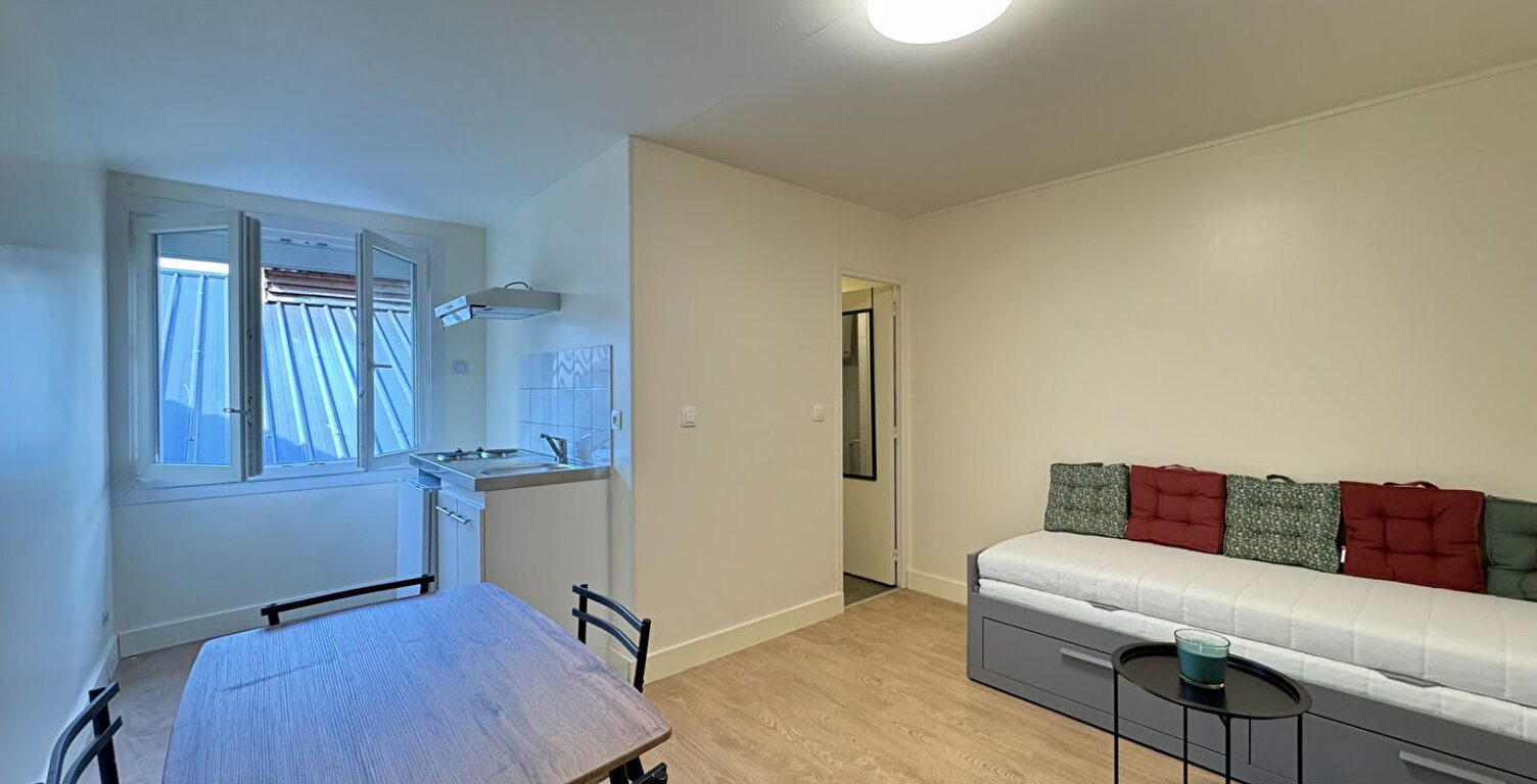 APPARTEMENT T1 DE 20 m2 - REIMS CENTRE-VILLE — photo 1