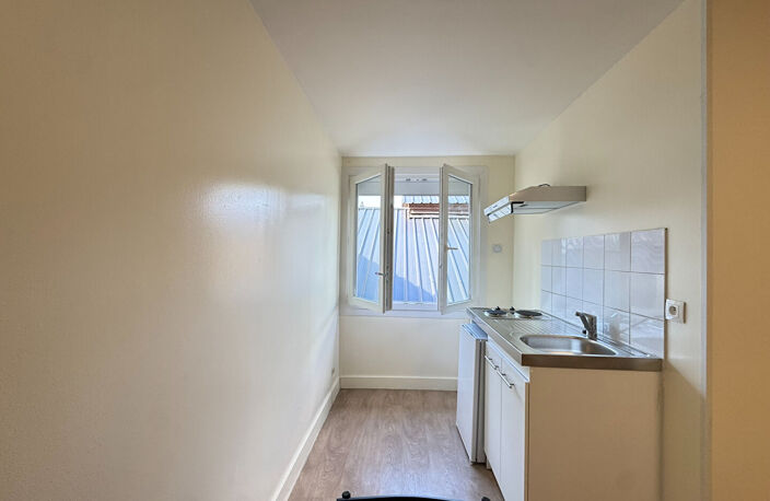 APPARTEMENT T1 DE 20 m2 - REIMS CENTRE-VILLE — photo 2