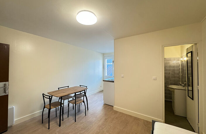 APPARTEMENT T1 DE 20 m2 - REIMS CENTRE-VILLE — photo 4