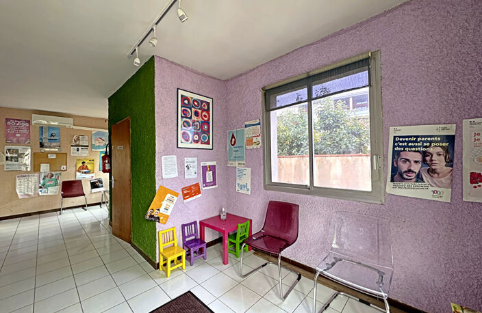 BLAGNAC - Place du Relais - Local commercial d'environ 66.27 m² traversant — photo 2