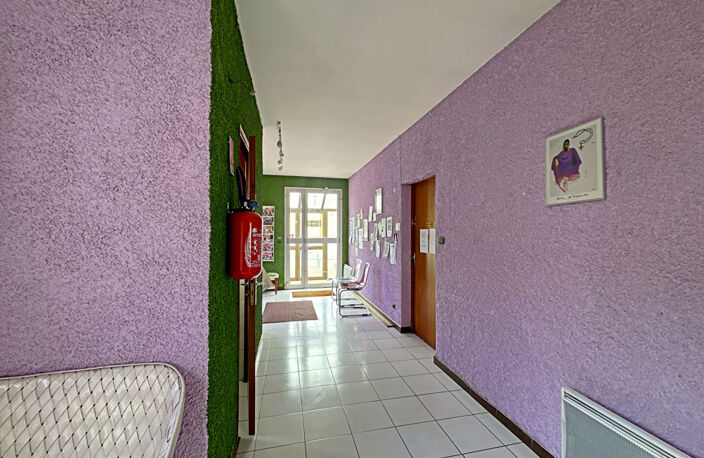BLAGNAC - Place du Relais - Local commercial d'environ 66.27 m² traversant — photo 3