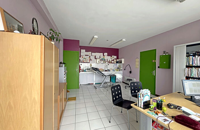 BLAGNAC - Place du Relais - Local commercial d'environ 66.27 m² traversant — photo 5