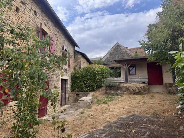 Maison de caractère du XV -ème siècle -ancien pigeonnier -Terrain clos arboré de 1177m2 -DPE C
