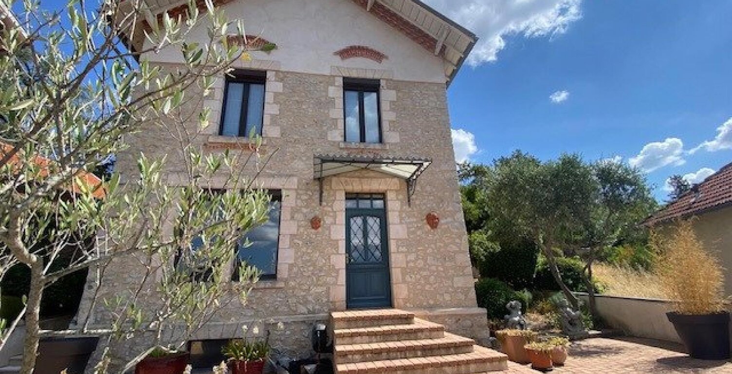 Maison de caractère 175 m² habitables avec piscine et jardin paysager — photo 1