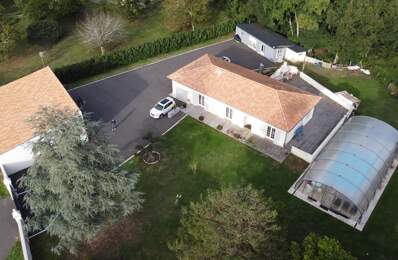 Propriété de deux habitations indépendantes avec piscine et double garage — photo du bien