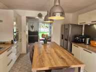 Propriété de deux habitations indépendantes avec piscine et double garage — photo 3