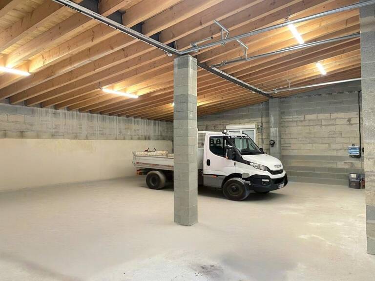 Propriété de deux habitations indépendantes avec piscine et double garage — photo 1