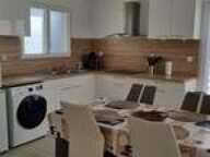 Propriété de deux habitations indépendantes avec piscine et double garage — photo 3