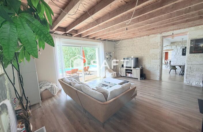 MAISON EN PIERRE 3 CHAMBRES, DÉPENDANCES ET PISCINE AVEC VUE IMPRENABLE A NIORT ! — photo 4