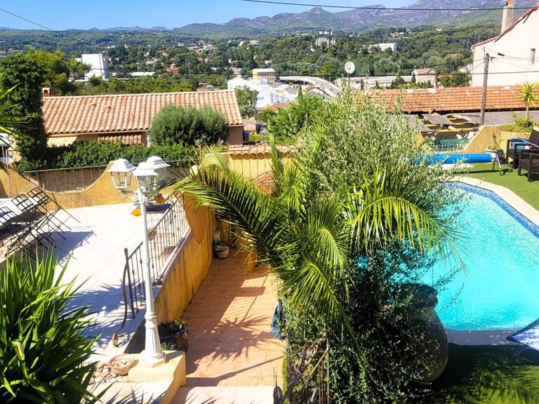 Belle villa avec piscine et garage — photo 1