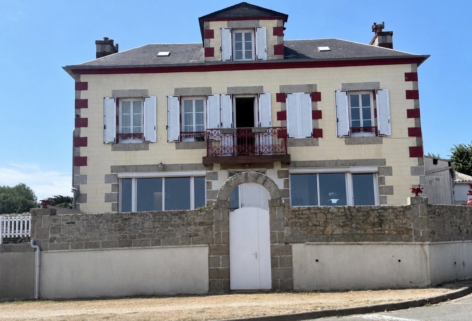 Maison de caractère des années 40 avec vue mer et hangar — photo 1