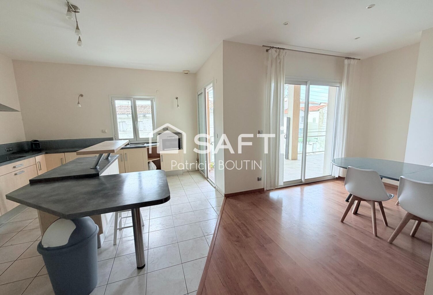 APPARTEMENT SPACIEUX AVEC 4 CHAMBRES ET TERRASSE + PLACES DE PARKING AU CENTRE VILLE DE NIORT ! — photo 1