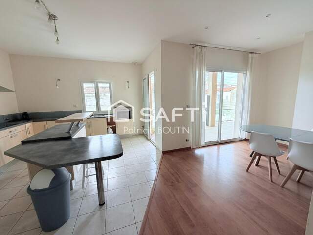 APPARTEMENT SPACIEUX AVEC 4 CHAMBRES ET TERRASSE + PLACES DE PARKING AU CENTRE VILLE DE NIORT ! — photo du bien