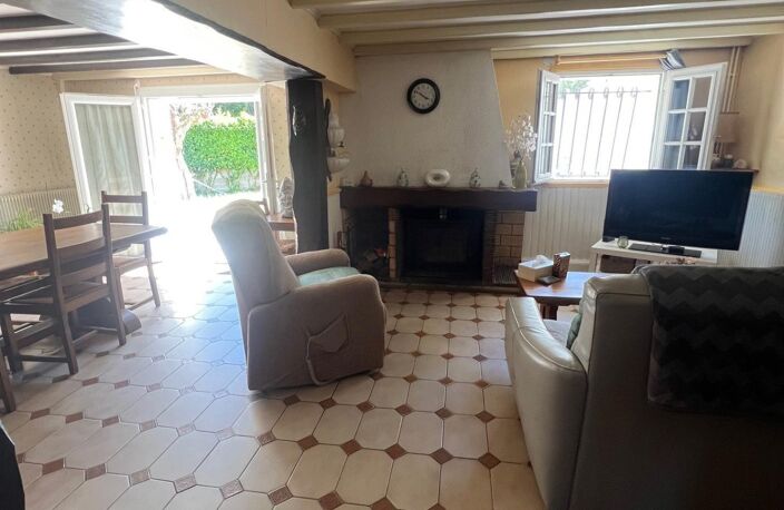 Grande batisse familliale avec dépendance, terrain et piscine à rénover — photo 4