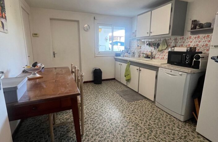 Grande batisse familliale avec dépendance, terrain et piscine à rénover — photo 5