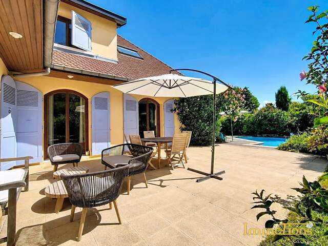 SAINT-MARCELLIN – Maison d’architecte de plus de 200 m², 6 chambres et piscine — photo du bien