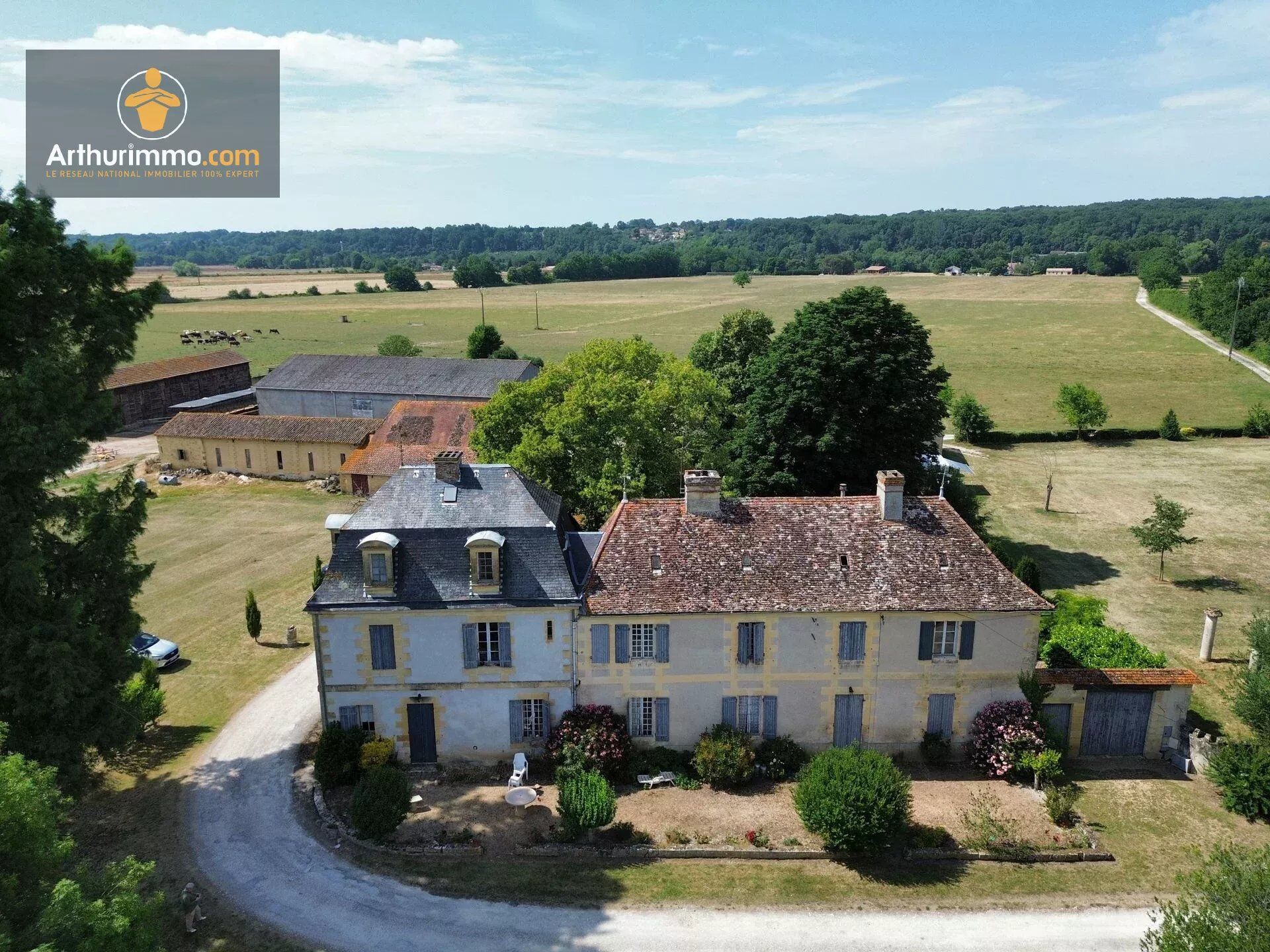Maison 10 pièces 340 m² · à Bergerac · 340 m² · 880 000 €