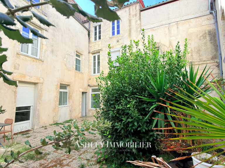 À vendre : immeuble de caractère situé à seulement 200 m du — photo 1