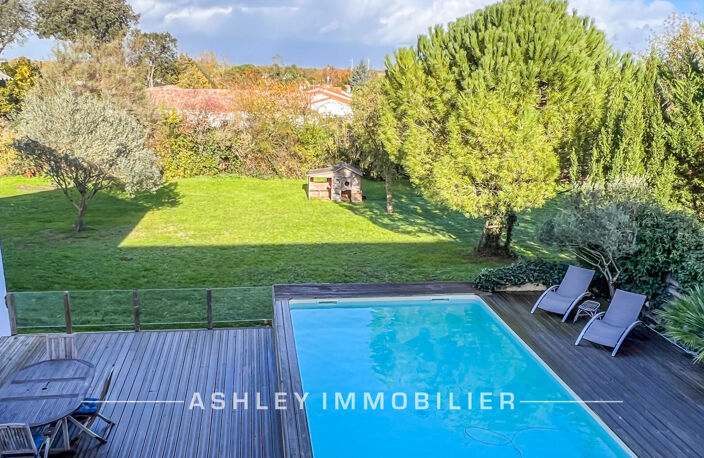 À VENDRE - MAISON CHARENTAISE DU XVIIIe AVEC PISCINE, DÉPEND — photo 2
