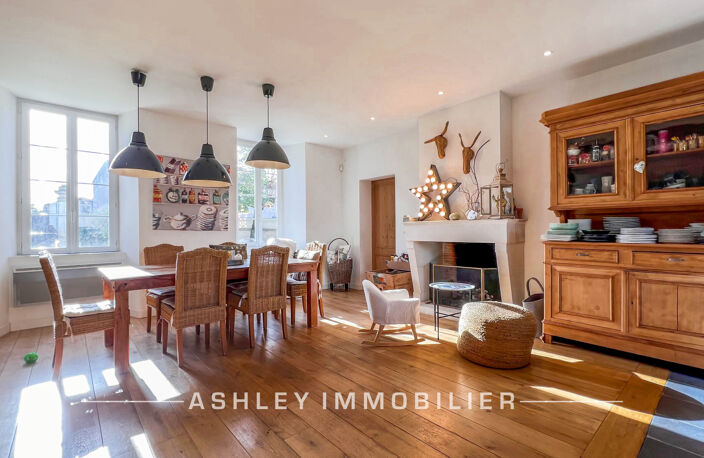 À VENDRE - MAISON CHARENTAISE DU XVIIIe AVEC PISCINE, DÉPEND — photo 3