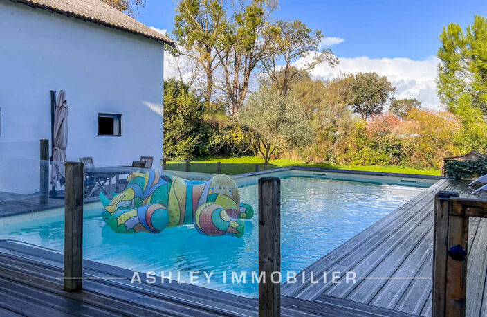 À VENDRE - MAISON CHARENTAISE DU XVIIIe AVEC PISCINE, DÉPEND — photo 5