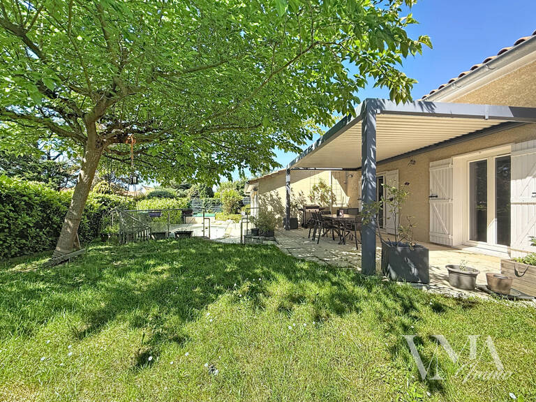 LA TOUR-DE-SALVAGNY   Maison familiale 7 pièces avec piscin — photo 1
