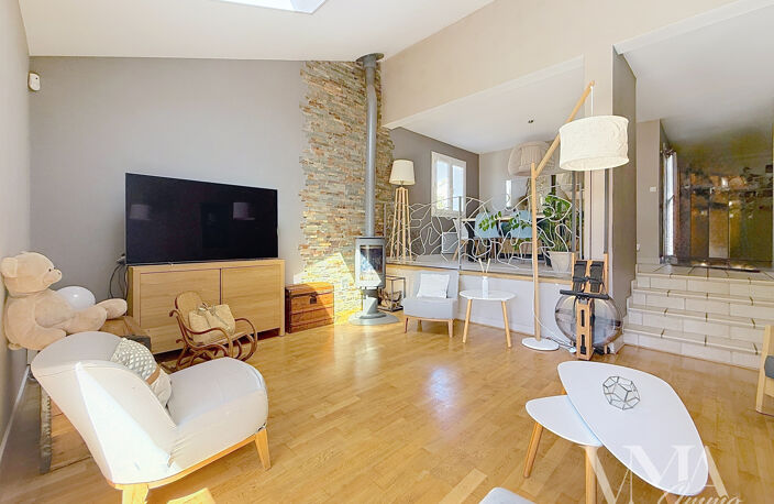 LA TOUR-DE-SALVAGNY   Maison familiale 7 pièces avec piscin — photo 4