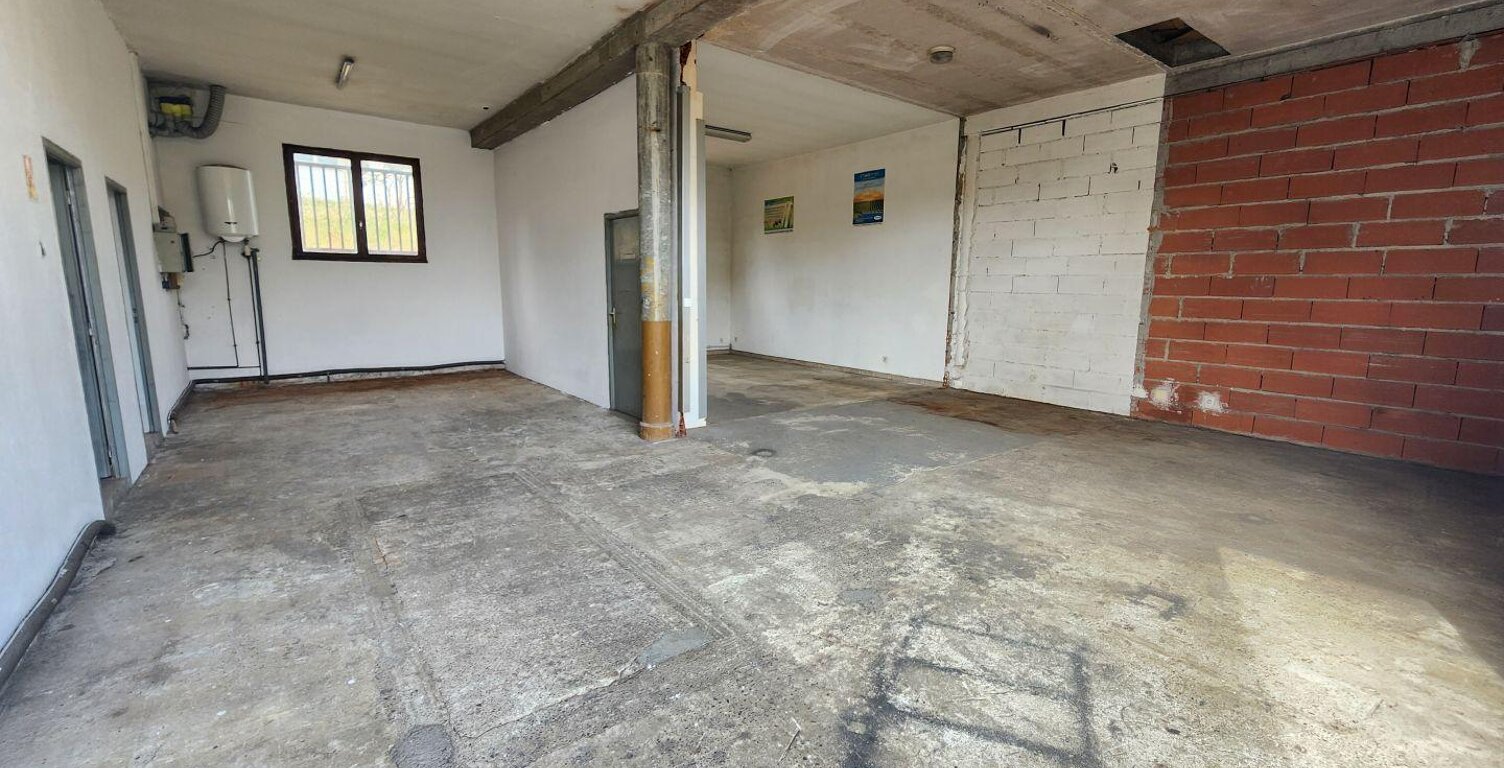 Location Local d'activités 122 m&sup2; — photo 1