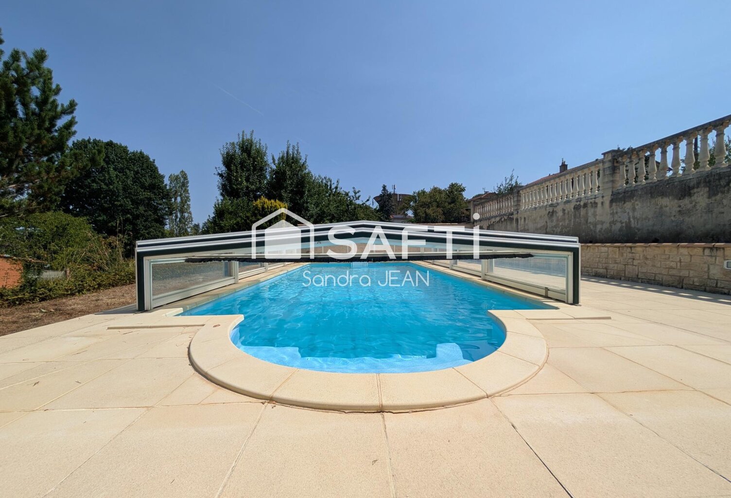 Charmante maison avec piscine dans un quartier agréable avec sous-sol complet. — photo 1