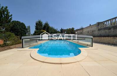 Charmante maison avec piscine dans un quartier agréable avec sous-sol complet. — photo du bien