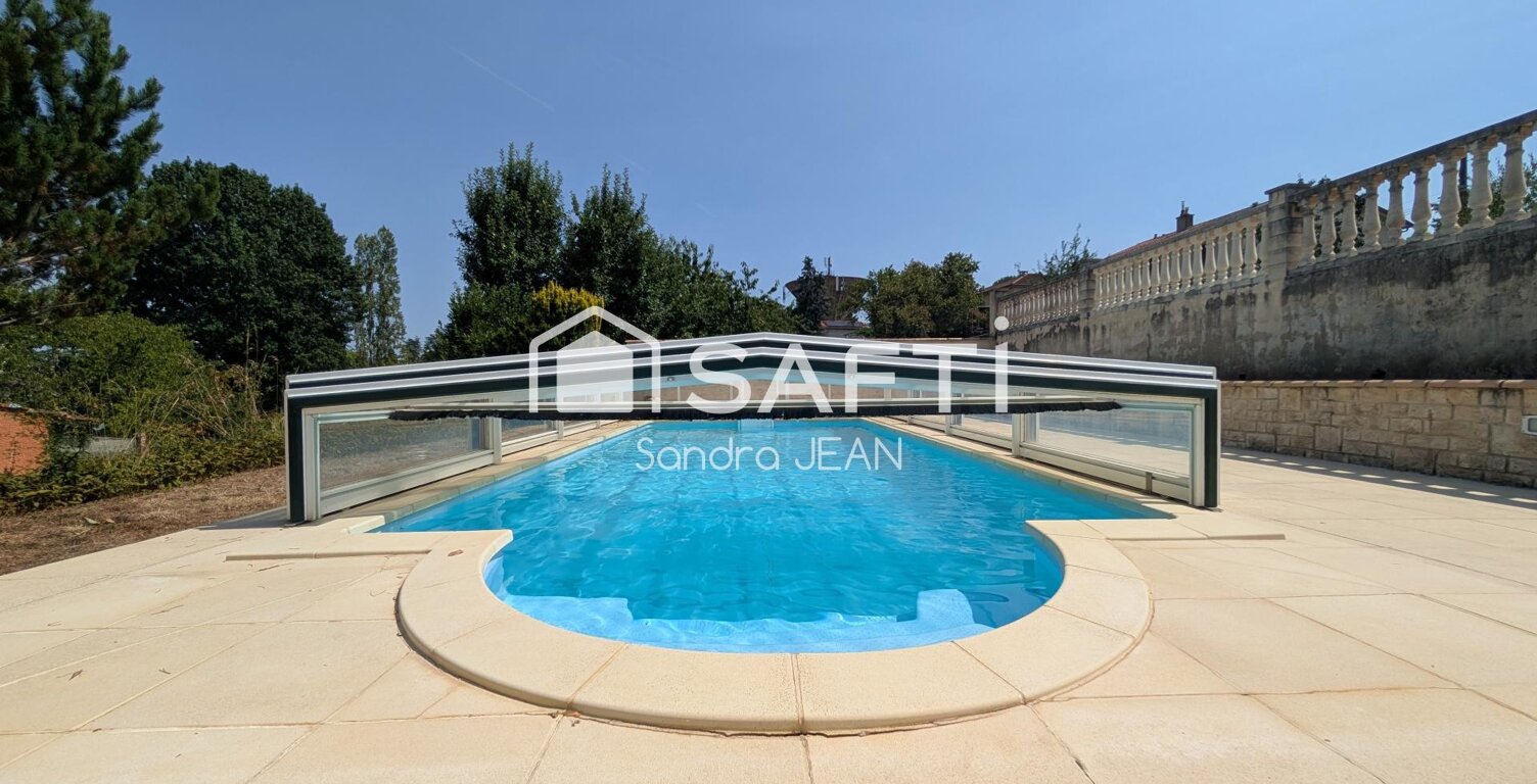 Charmante maison avec piscine dans un quartier agréable avec sous-sol complet. — photo 1