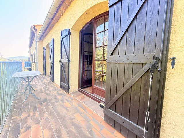 T2 29 m2 Le Pradet dernier étage terrasse — photo du bien