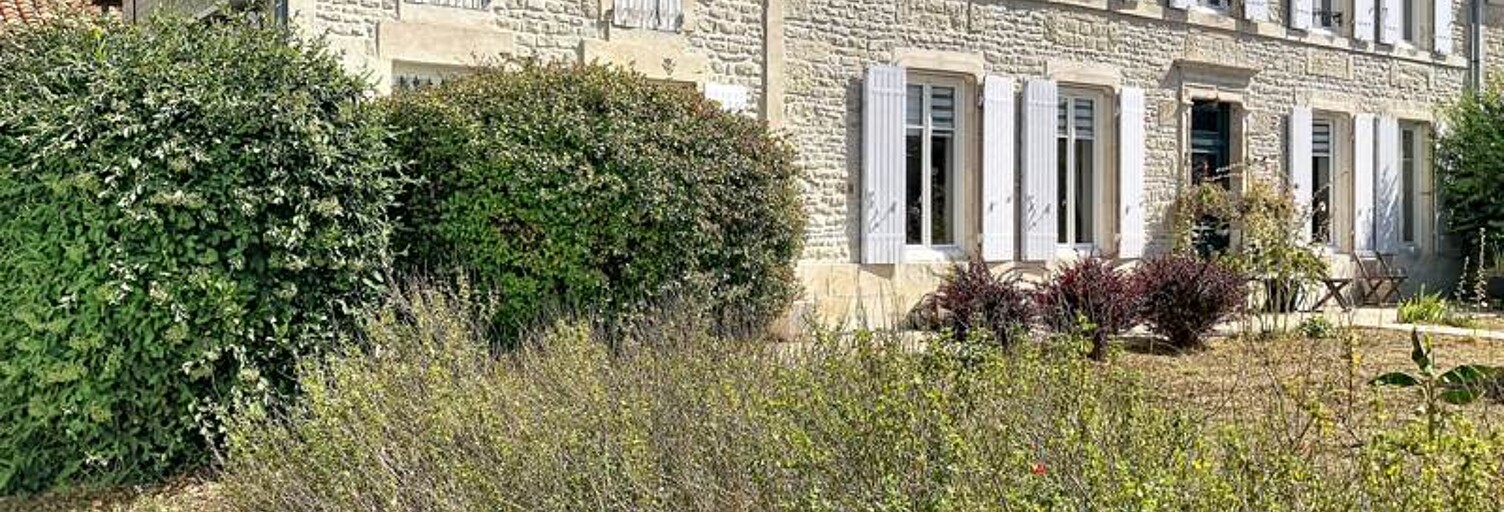 Maison 8 Pièces 225 m² à vendre à Villeneuve-la-Comtesse (17330)