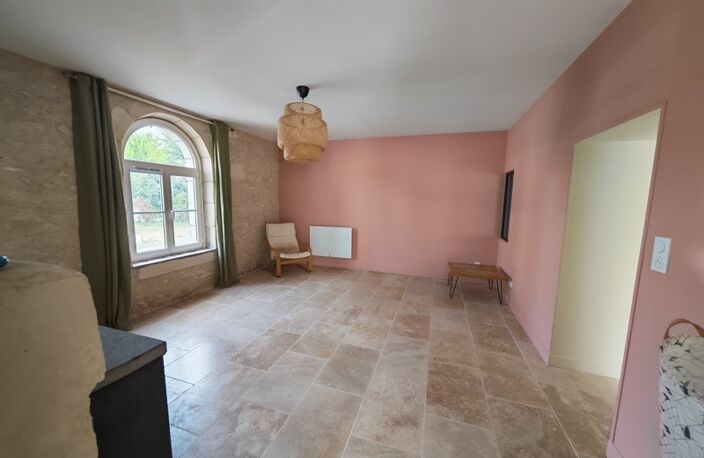 Maison en pierre de 3 pièces principales — photo 2