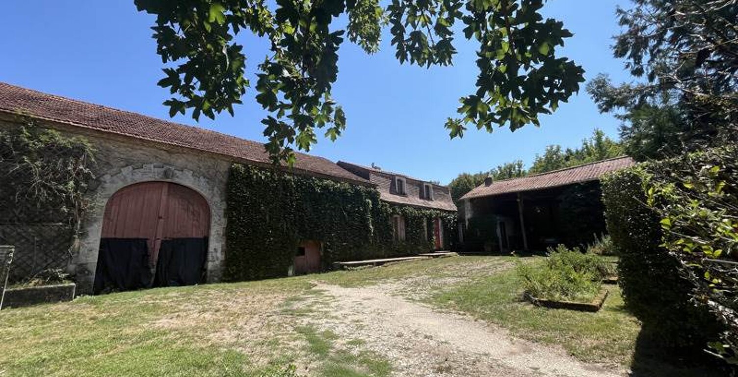 Maison en pierre de 4 pièces principales — photo 1