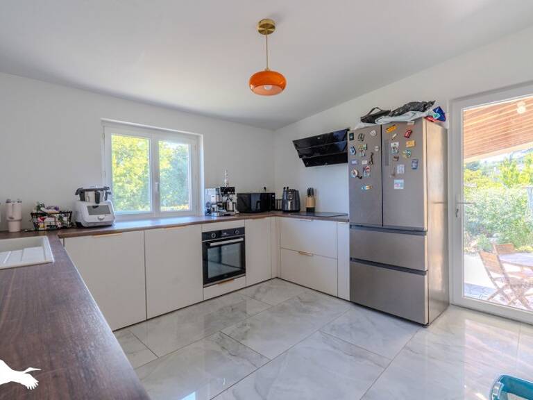 Maison en pierre de 3 pièces principales — photo 1