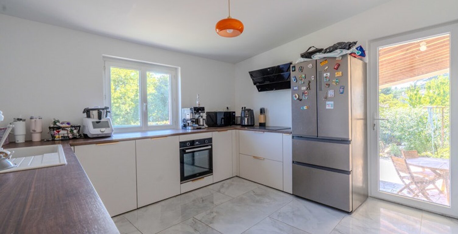 Maison en pierre de 3 pièces principales — photo 1