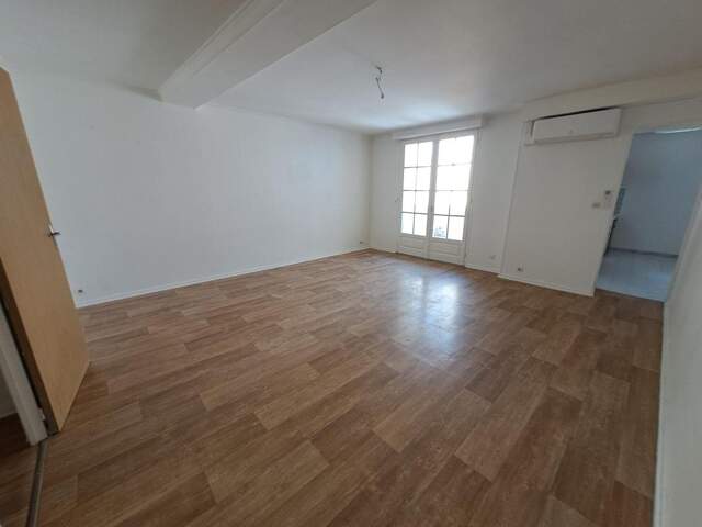 Appartement À Louer — photo du bien