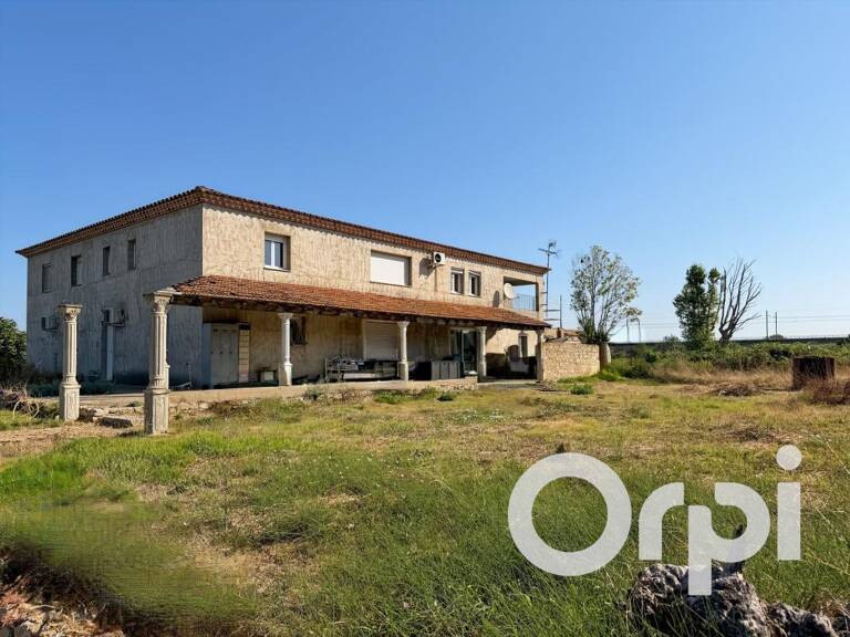 ARLES – Propriété sur plus d'un hectare de terrain — photo 1