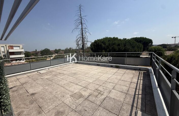 T4 en dernier étage avec vaste terrasse — photo 2