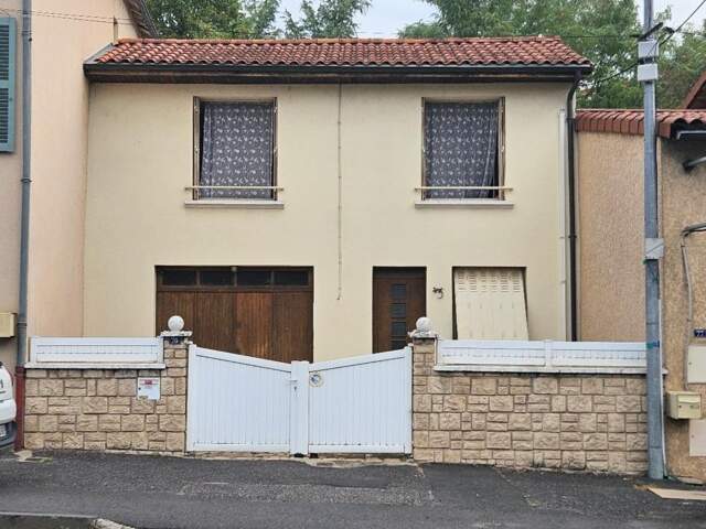 Maison à rénover – 2 chambres - Extérieurs - Garage - Pont-du-Château (63) — photo du bien