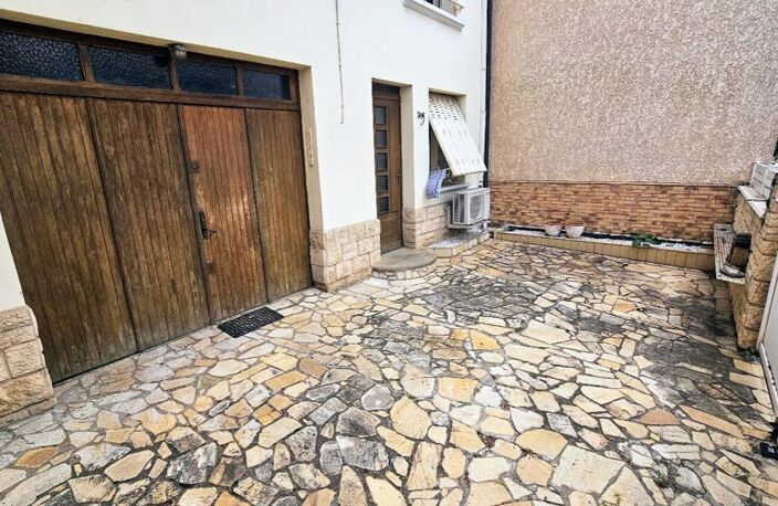Maison à rénover – 2 chambres - Extérieurs - Garage - Pont-du-Château (63) — photo 2