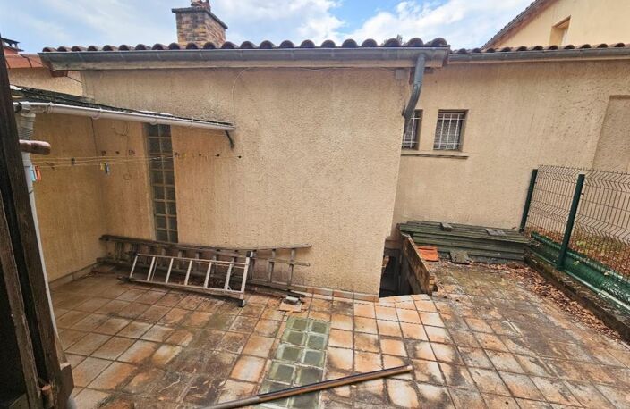 Maison à rénover – 2 chambres - Extérieurs - Garage - Pont-du-Château (63) — photo 3