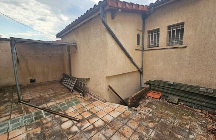 Maison à rénover – 2 chambres - Extérieurs - Garage - Pont-du-Château (63) — photo 4