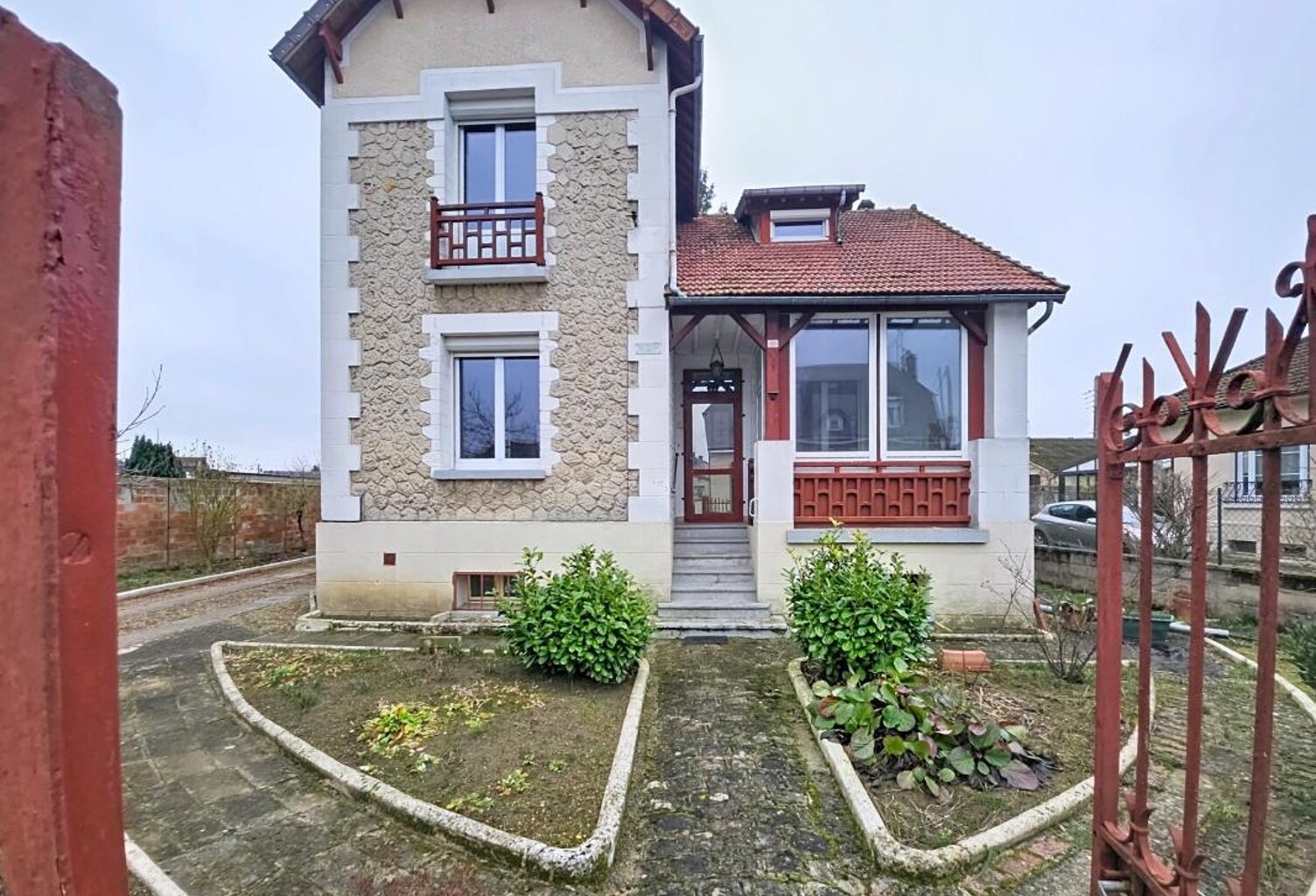 Belle Maison bourgeoise dans bourg tous commerces et gare ! — photo 1