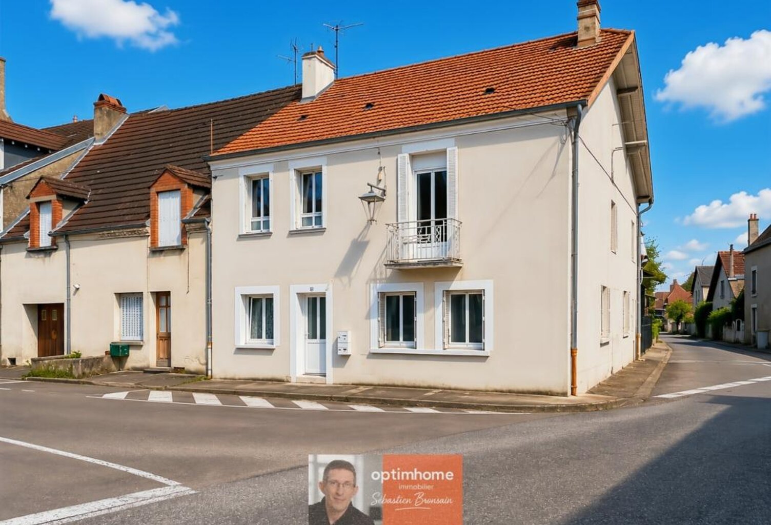 Ensemble immobilier – 2 appartements – 184 m² habitables – Chaussin centre – Potentiel locatif — photo 1